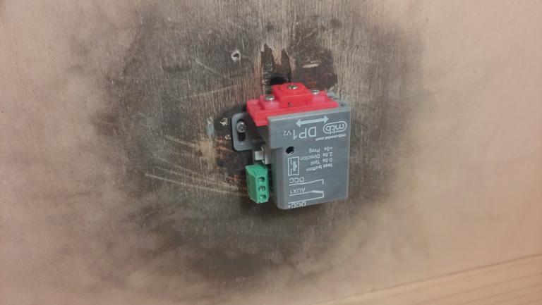 Close setting wire hood